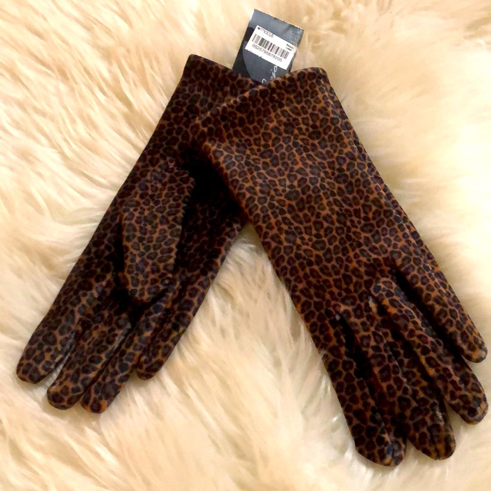 Brand new Macy’s leopard gloves